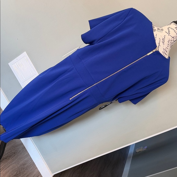 Calvin Klein
Short-Sleeve Belted Sheath Dress - Picture 4 of 7